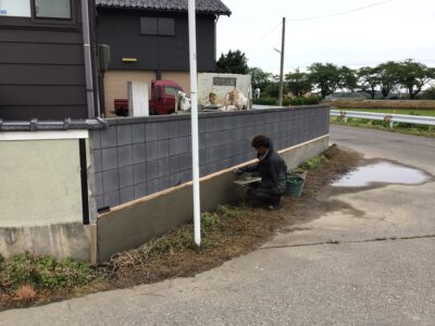 基礎ハケ引き作業